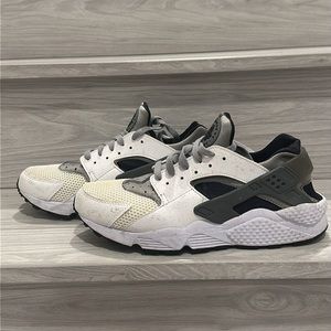 AIR HURRACHE BY NIKE MENS SIZA 10.5